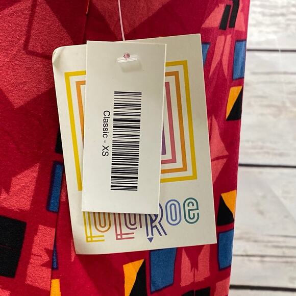 LuLaRoe Classic T T-Shirt Size XS Scoop Neck Red Geometric Short Sleeve NWT New - Picture 2 of 8